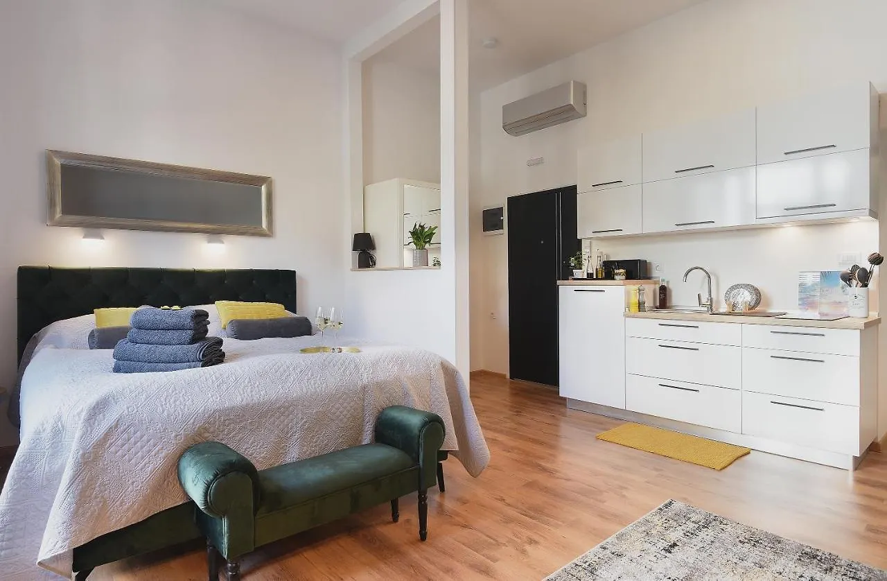 E&F Luxury Apartments Pula