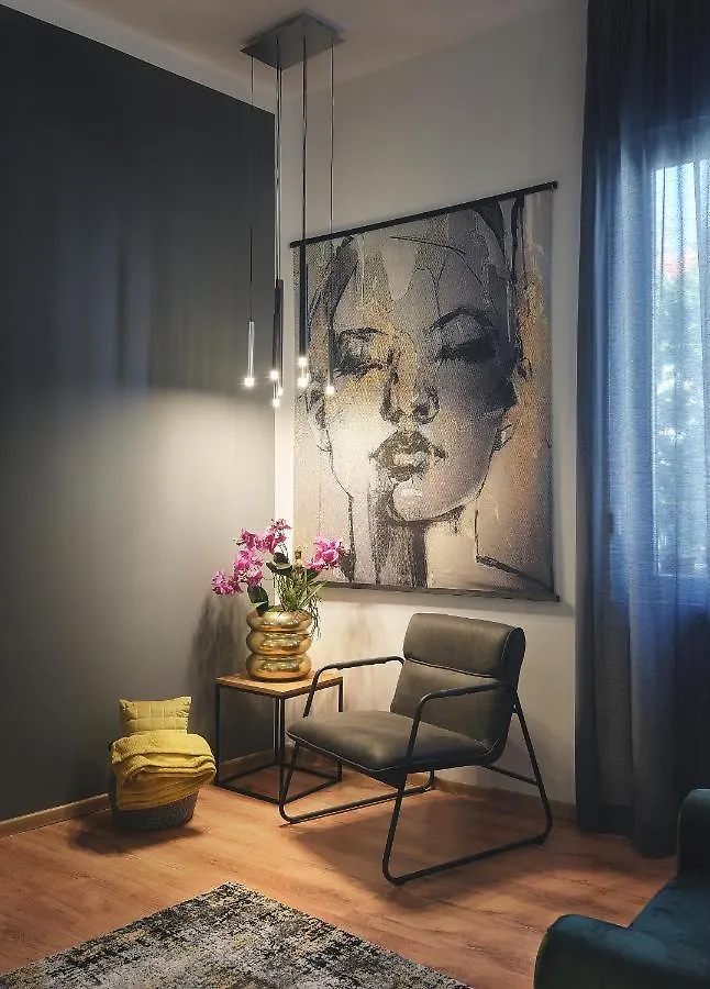 E&F Luxury Apartments 0*, Pula